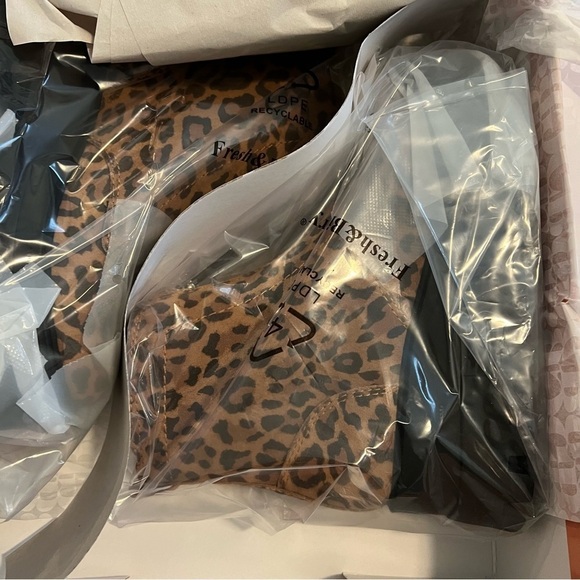 NWT Gianni Bini Leopard Suede Leather Lug Sole Zipper Front Combat Boot Size 6.5 - Picture 13 of 16